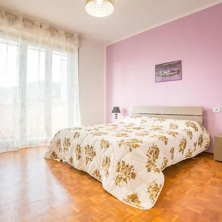 A Step Away From The * 贝特纳斯科